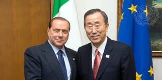 Il Segretario generale Ban Ki-moon (a destra) incontra Silvio Berlusconi, primo ministro italiano, a Roma.