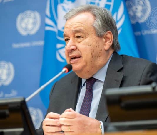 Il Segretario generale António Guterres informa i giornalisti dopo l'incontro con le organizzazioni della società civile sulla sua Agenda di accelerazione climatica.