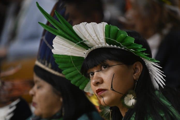 La deputata indigena Celia Xakriaba durante una sessione della Corte suprema brasiliana.