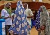 © WFP Niger La distribuzione di contanti è una delle forme di aiuto che il PAM sta portando avanti per aiutare gli sfollati di Balléyara, in Niger.