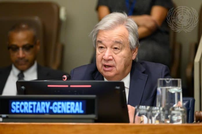 Il Segretario generale António Guterres interviene alla riunione plenaria di alto livello per commemorare e promuovere la Giornata internazionale per l'eliminazione totale delle armi nucleari (26 settembre). UN Photo/Loey Felipe.