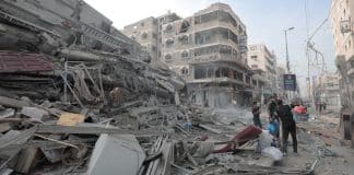 Un palazzo distrutto nel centro di Gaza a causa della crisi israelo-palestinese