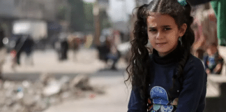 Gaza - Nati all'inferno. L'intervento della specialista UNICEF Tess Ingram di fronte alla stampa a Ginevra. UNICEF/UNI501899/ El Baba
