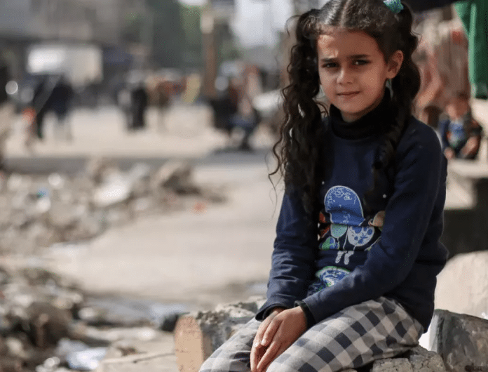 Gaza - Nati all'inferno. L'intervento della specialista UNICEF Tess Ingram di fronte alla stampa a Ginevra. UNICEF/UNI501899/ El Baba