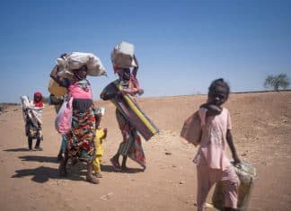 CRISI IN SUDAN: L’ONDA D’URTO SI ALLARGA A TUTTA LA REGIONE MENTRE CRESCONO SFOLLAMENTI, FAME E MALNUTRIZIONE