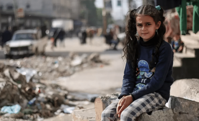 Storie di perdita e dolore: Si stima che almeno 17.000 bambini siano non accompagnati o separati dai loro genitori nella Striscia di Gaza