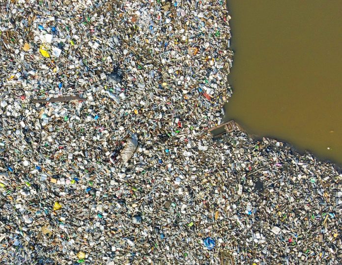 La prossima settimana iniziano i Negoziati critici sull'inquinamento da plastica.