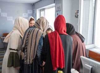 Poiché in Afghanistan gli spazi di incontro, condivisione e apprendimento per le donne continuano a essere limitati, UN Women offre vari tipi di sostegno e formazione a 113 organizzazioni guidate da donne.