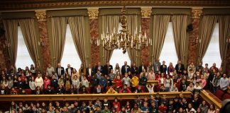 democratietrein-jongeren-in-Luxemburgs-Parlement