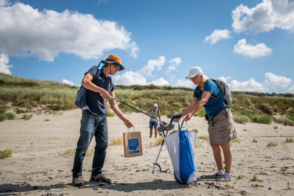 Deelnemers aan de Beach Cleanup in Vlissingen © Paula Romein