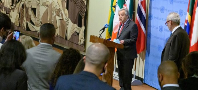VN-secretaris-generaal António Guterres heeft tegenover de pers zijn bezorgdheid geuit over de burgers in Oekraïne.