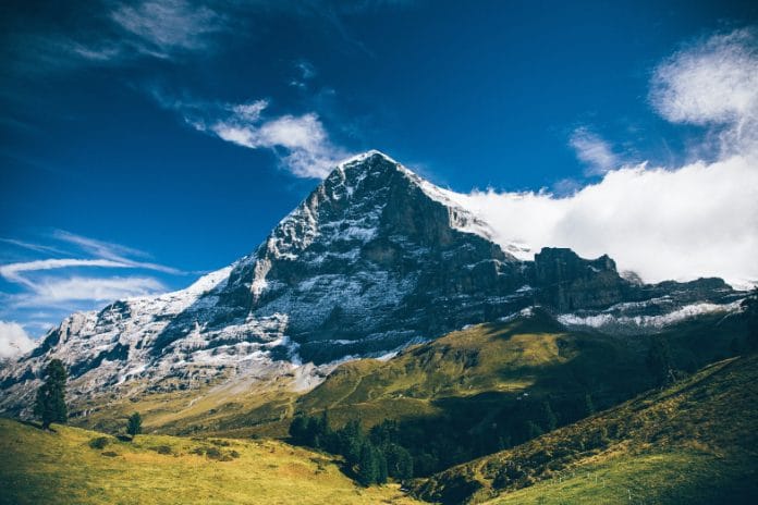 Klimaatverandering: smeltende sneeuw in Zwitserse bergen