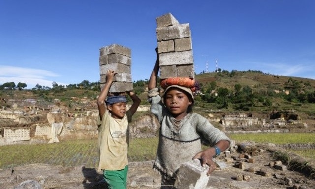 Barnearbeid-murstein-Madagaskar