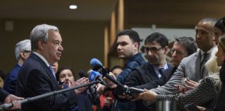 António Guterres fala aos jornalistas sobre a situação na Líbia. Créditos: ONU / Loey Felipe
