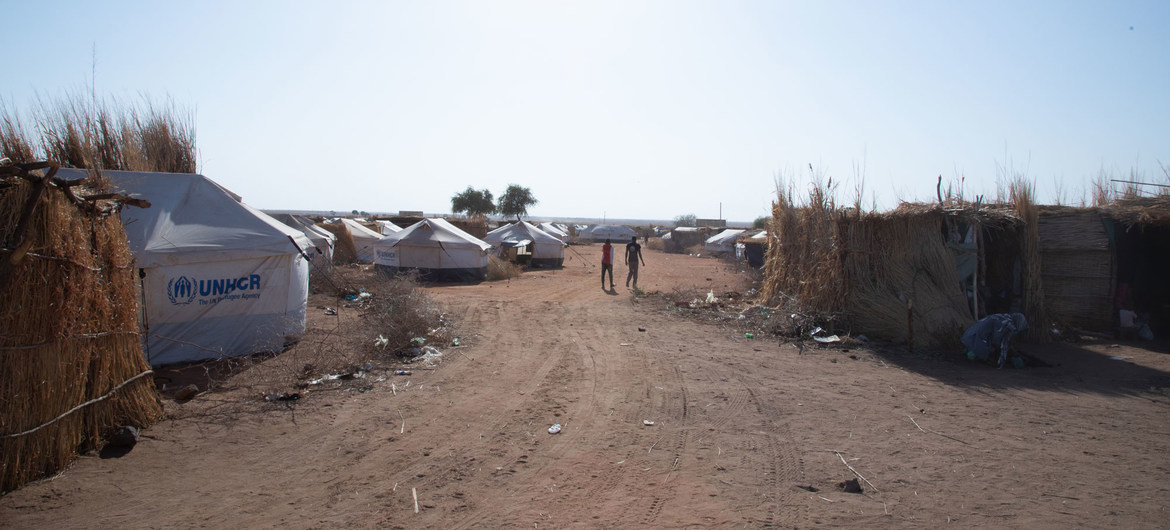 Milhares de etíopes da região de Tigray fugiram para o Sudão e muitos estão vivendo no acampamento Um Rakuba