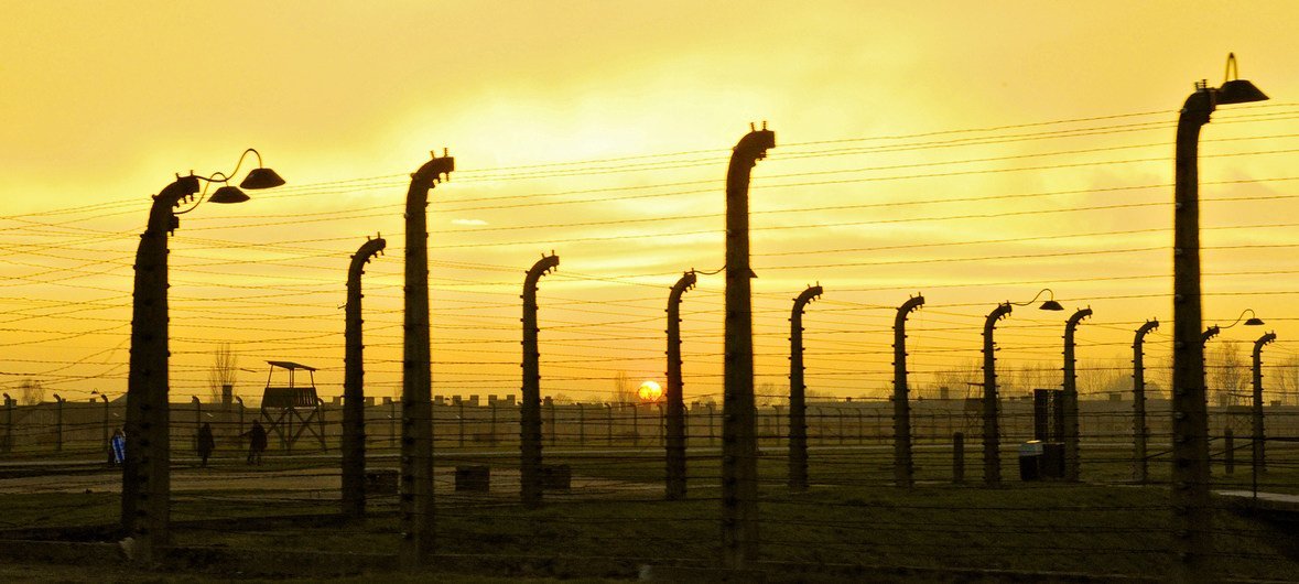 O campo de concentração de Auschwitz tornou-se símbolo do terror , genocídio e Holocausto