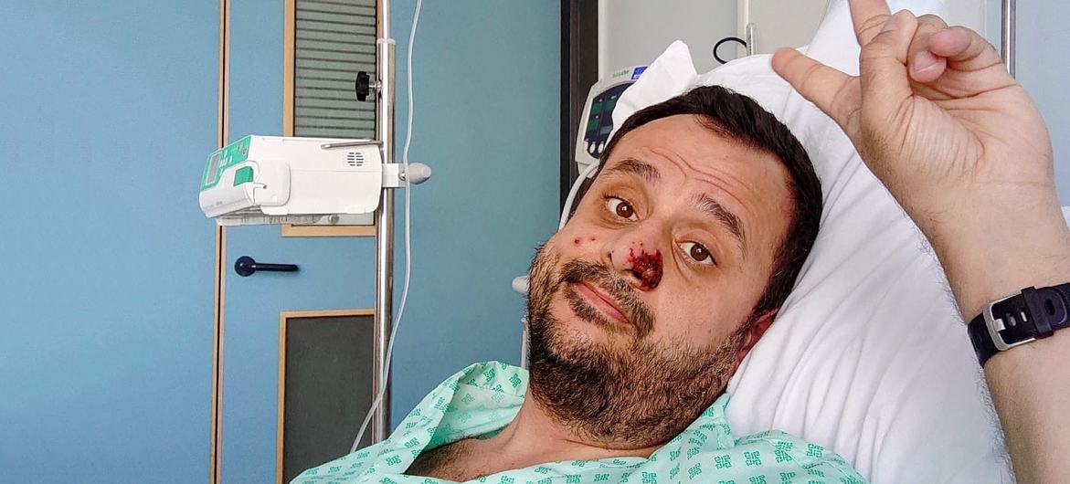 Um homem se recupera da varíola em um hospital em Londres, Reino Unido