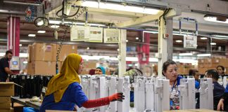 factory women working