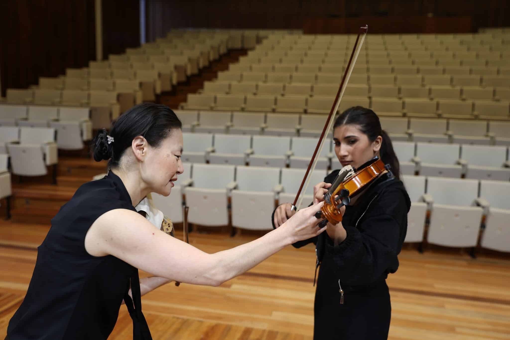violinist midori with afghan student girl