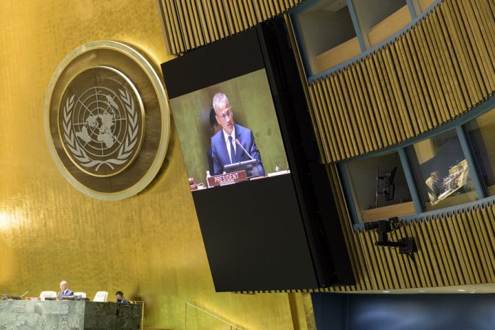 Skärm inne i FN:s generalförsamlings hall
