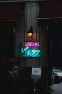 Jazz, neonskylt med text