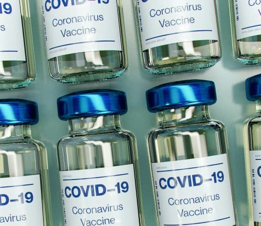 Vaccinflaskor med texten covid 19